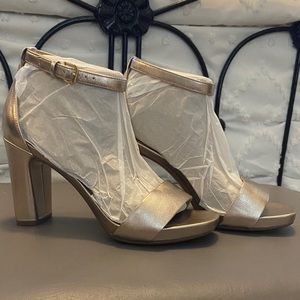 COPY - NEVER WORN Naturalizer Joy Heels